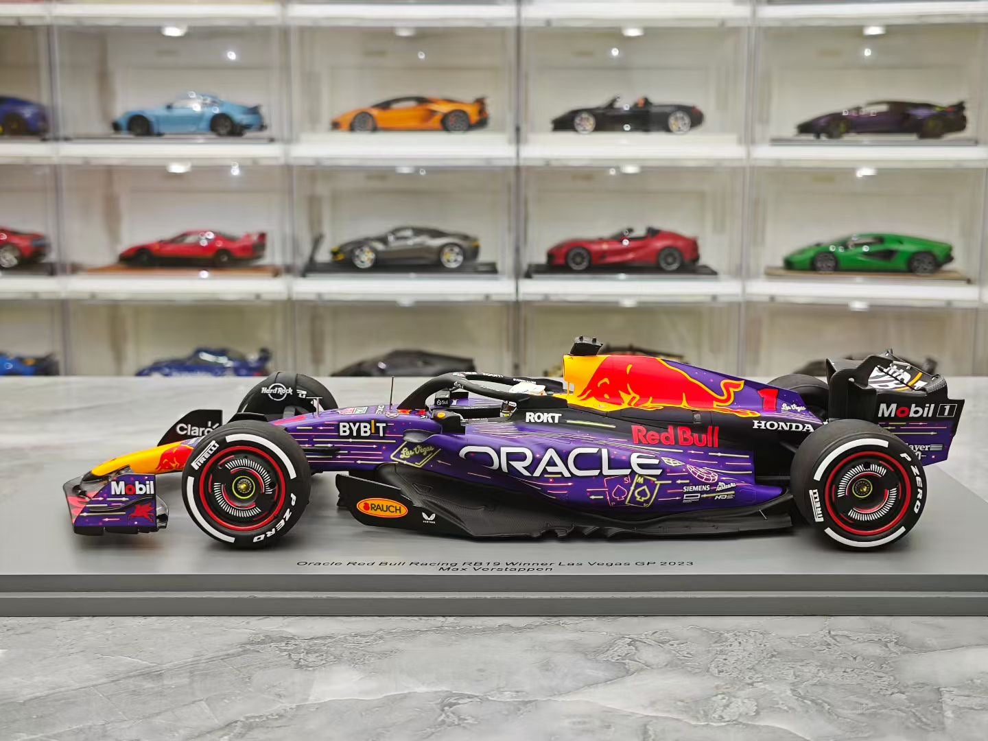 Spark 1/18 2023 Las Vegas RB19 Victory Verstappen F1